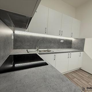 Pronájem bytu 1+kk a garsoniéry 35 m² Rajhrad, Stará pošta