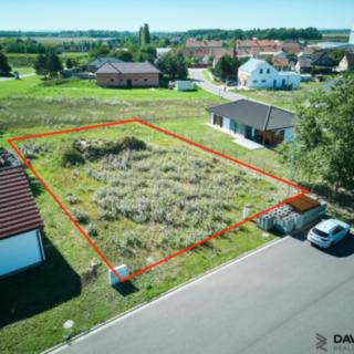 Prodej stavební parcely 1 042 m² Novosedly