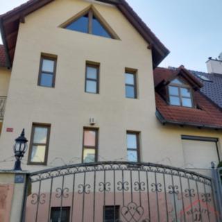 Prodej rodinného domu 402 m² Praha Kyje, Branská