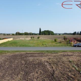 Prodej stavební parcely 49984 m² Velim