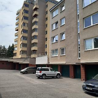 Pronájem garáže 203 m&sup2; Praha