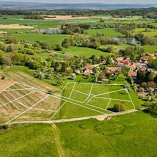 Prodej stavební parcely 8 000 m² Bratronice