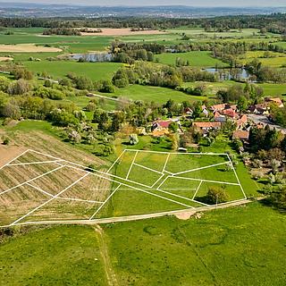 Prodej stavební parcely 8 000 m² Bratronice