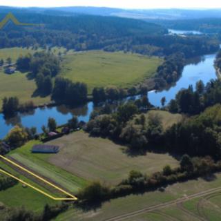 Prodej stavební parcely 1 039 m² Týn nad Vltavou Hněvkovice na levém břehu Vltavy