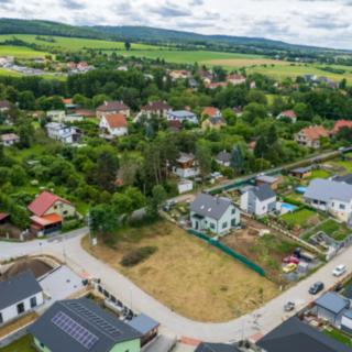 Prodej stavební parcely 968 m² Svinaře
