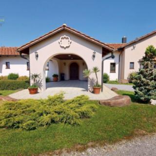 Prodej rodinného domu 889 m² Podbrdy