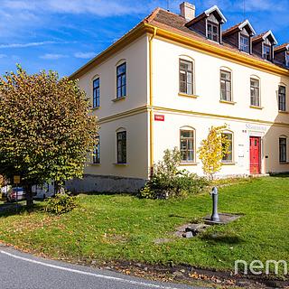 Prodej rodinného domu, 588m²