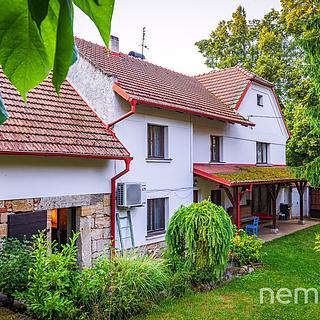 Prodej rodinného domu 340 m&sup2; Lobeč