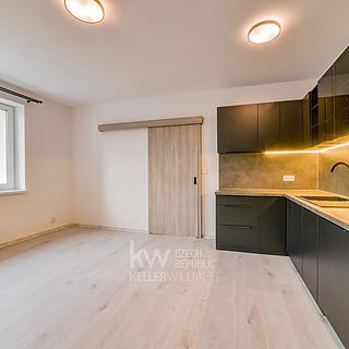 Pronájem bytu 3+kk 73 m&sup2; Cheb