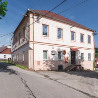 Prodej hotelu a penzionu 900 m² Zálezly
