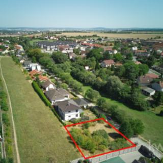 Prodej stavební parcely 645 m² Vochov