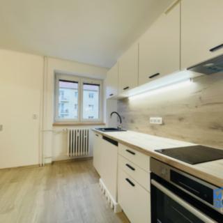 Pronájem bytu 2+1 56 m² Jesenice, Školní