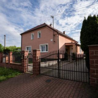 Prodej rodinného domu 180 m² Hrochův Týnec Stíčany