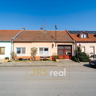 Prodej rodinného domu 240 m&sup2; Žabčice