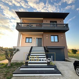 Prodej rodinného domu, 300m&sup2;