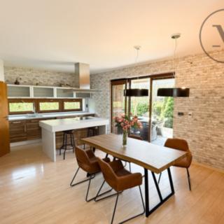 Pronájem rodinného domu 171 m² Roudné