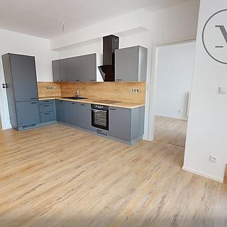 Pronájem bytu 3+kk 82 m&sup2; Hluboká nad Vltavou