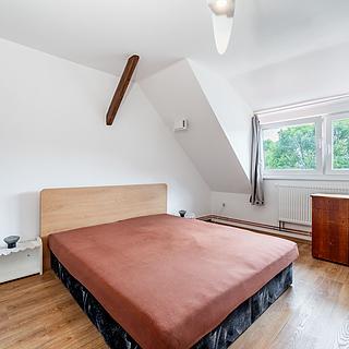 Prodej bytu 3+kk 117 m² Studená, nám. Sv. J. Nepomuckého