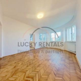 Pronájem bytu 1+1 43 m² Praha Smíchov, U Malvazinky