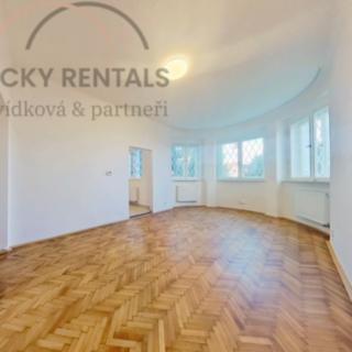 Pronájem bytu 1+1 43 m² Praha Smíchov, U Malvazinky