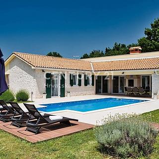 Prodej rodinného domu, 2260m&sup2;