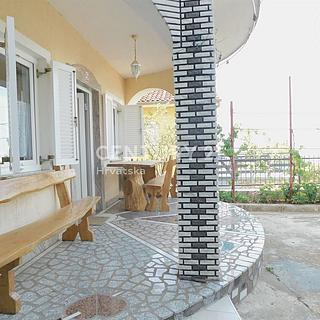 Prodej rodinného domu, 158m&sup2;