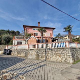 Prodej rodinného domu, 349m²