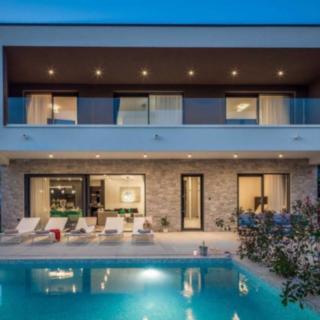 Prodej vily, 200m&sup2;