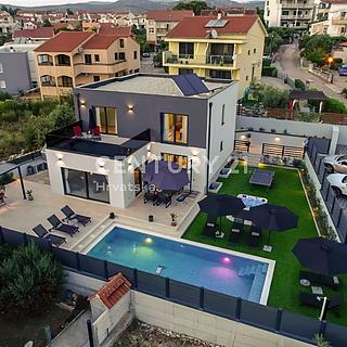 Prodej rodinného domu, 471m²