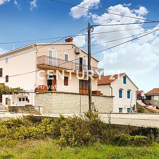 Prodej rodinného domu, 370m²