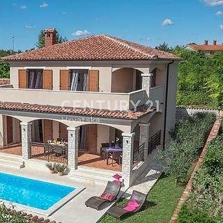 Prodej rodinného domu, 400m²