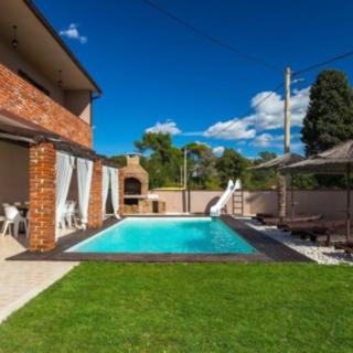 Prodej vily, 250m&sup2;