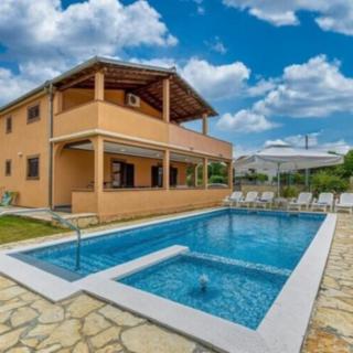 Prodej vily, 220m&sup2;