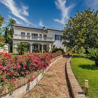 Prodej vily, 400m&sup2;