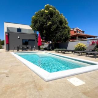 Prodej vily, 180m&sup2;