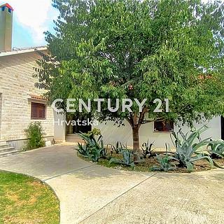 Prodej rodinného domu, 6800m&sup2;