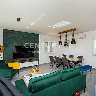 Prodej rodinného domu, 289m²