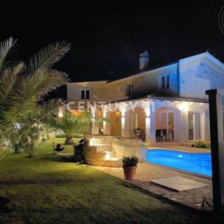 Prodej rodinného domu, 1200m²