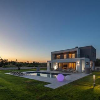 Prodej vily, 310m&sup2;