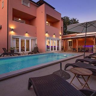 Prodej vily, 360m&sup2;