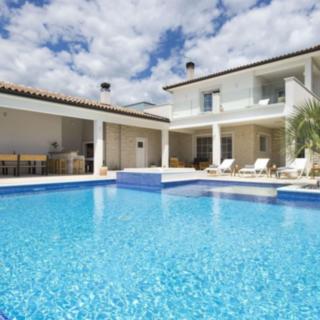 Prodej vily, 240m&sup2;