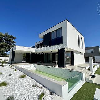 Prodej rodinného domu, 563m²