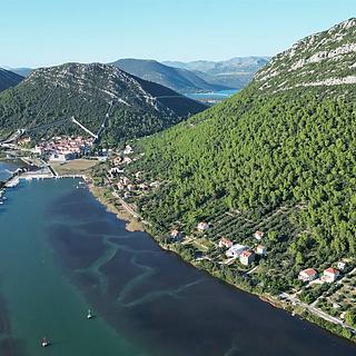 Prodej stavební parcely, 21490m&sup2;