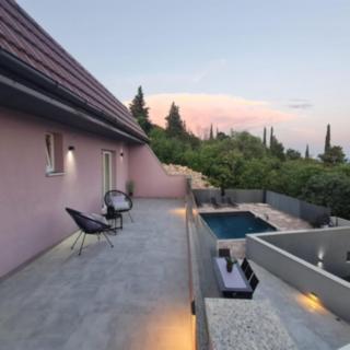 Prodej vily, 220m&sup2;