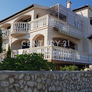 Prodej rodinného domu, 518m²