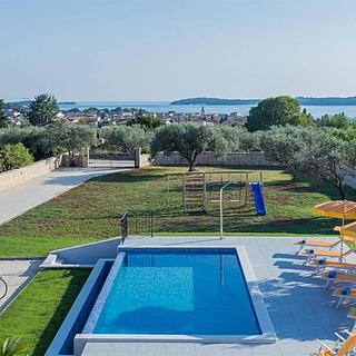 Prodej vily, 180m&sup2;