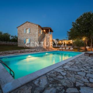 Prodej rodinného domu, 890m²