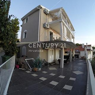 Prodej rodinného domu, 240m²