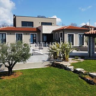 Prodej rodinného domu, 1830m&sup2;