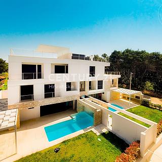 Prodej bytu 5+1 a více, 119m²